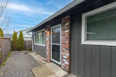 Main picture of 705 N Sumner St