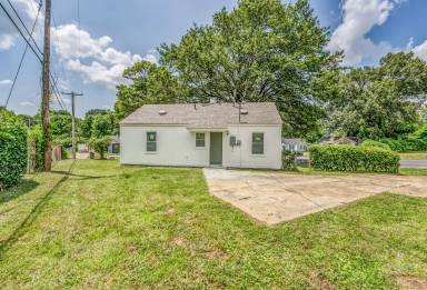 Main picture of 405 W Brooks Rd