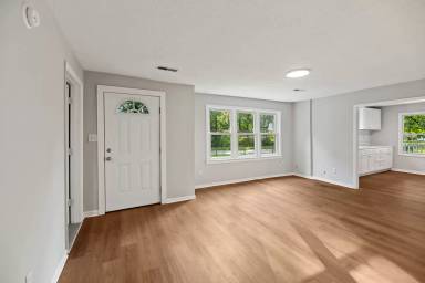 Main picture of 5056 Piedmont Ave