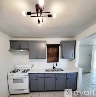 Main picture of 2306 1/2 S Walnut Ave