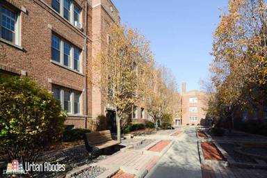 Main picture of 620-28 W Barry Ave