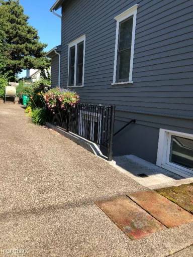 Main picture of 3538 NE 8th Ave