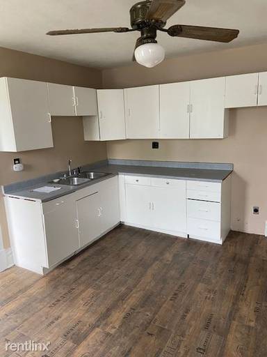 Main picture of 1102 1/2 Lynn St