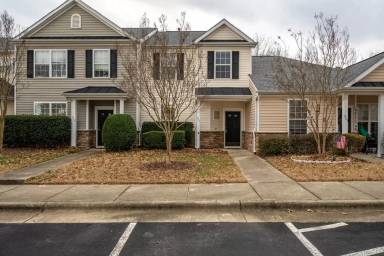 Main picture of 921 Cinnamon Dr