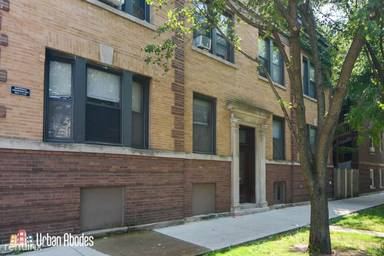 Main picture of 1615 W Waveland Ave