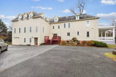 Main picture of 8740 Oakmont St