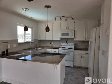 Main picture of 3672 Clairemont Dr