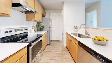 Main picture of Crown Pointe