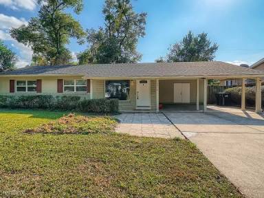 Main picture of 3231 E Crystal Lake Ave