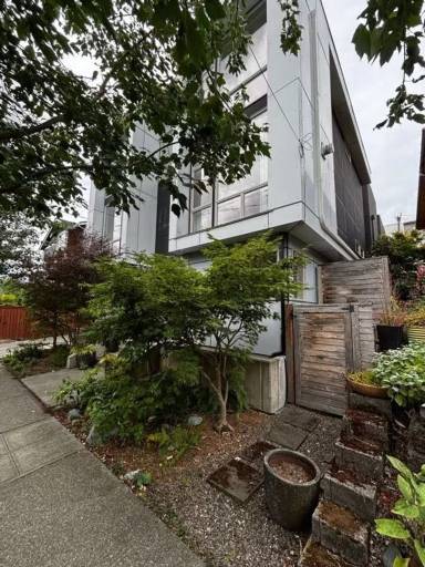 Main picture of 513 20th Ave E