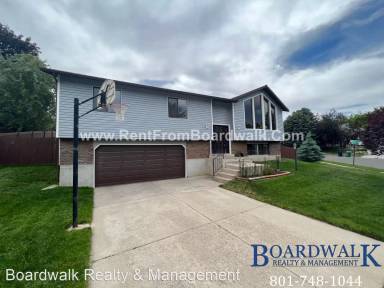 Main picture of 2056 E Riggs Dr