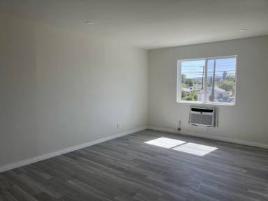Main picture of 20463 Vanowen St