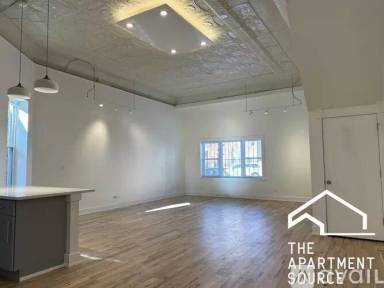 Main picture of 2241 W 21st St