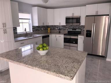 Main picture of 9521 NW 52nd St