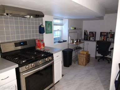 Main picture of 823 N Hoyne Ave