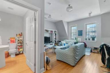 Main picture of 1226 N Calvert St