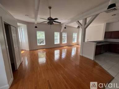 Main picture of 121 Dove St