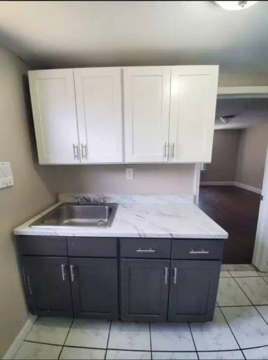 Main picture of 1040 Grove St