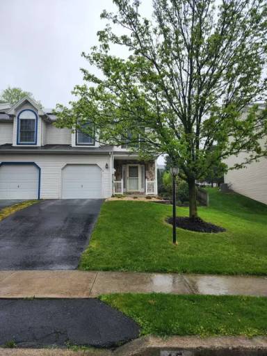 Main picture of 15 Keefer Way