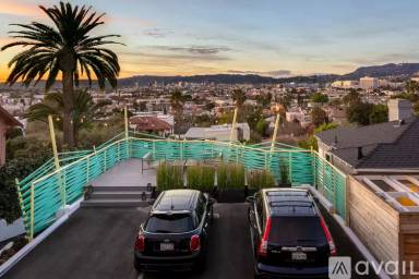 Main picture of 906 Hyperion Ave