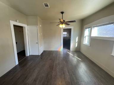 Main picture of 715 NW 25th St