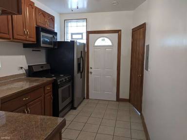 Main picture of 7633 S Phillips Ave