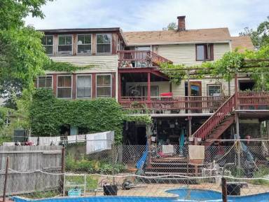 Main picture of 22 Ledge St
