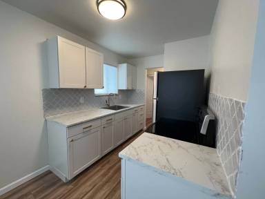 Main picture of 2421 Schilling St