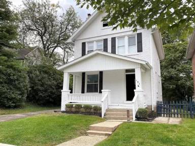 Main picture of 131 Clinton St