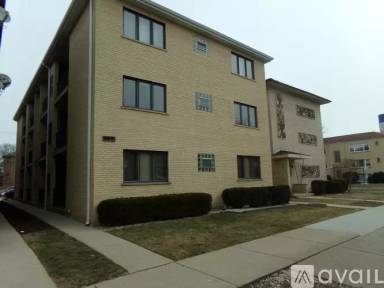 Main picture of 6621 N Northwest Hwy