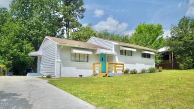 Main picture of 2006 Waters Dr