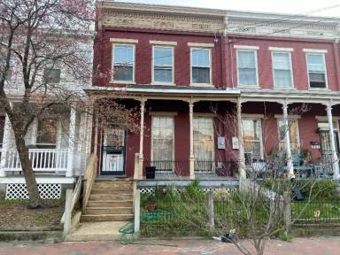 Main picture of 919 W Clay St