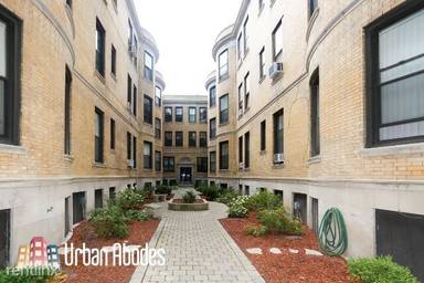 Main picture of 1218 N Dearborn St