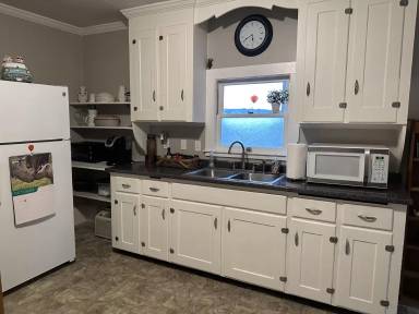 Main picture of 4 Sugarloaf St