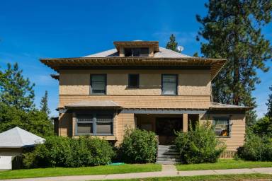 Main picture of 2002 W 8th Ave