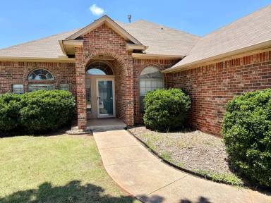 Main picture of 613 Oak Creek Dr