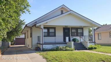 Main picture of 121 E 7th Ave