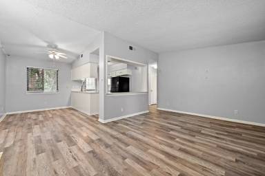 Main picture of 8910 Little Walnut Pkwy