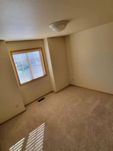 Main picture of 927 N River Rock Dr