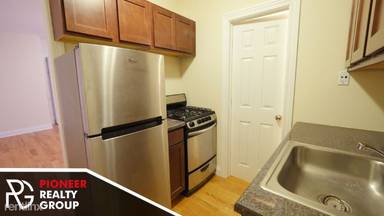 Main picture of 815-23 W Cornelia Ave
