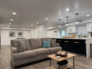 Main picture of 100 W Maryland Ave