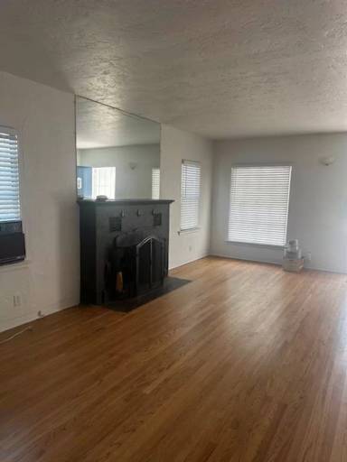 Main picture of 1830 Oak St