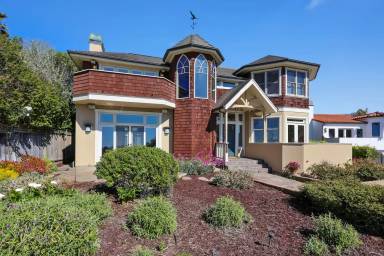 Main picture of 163 Crest Dr
