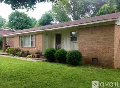 Main picture of 905 Meadow Ln