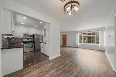 Main picture of 2075 E Appleton St