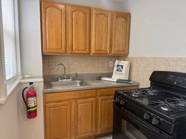 Main picture of 90 Slater St