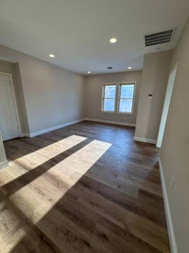 Main picture of 213 W Court St