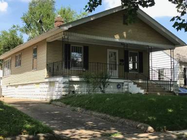 Main picture of 2421 S 9th St