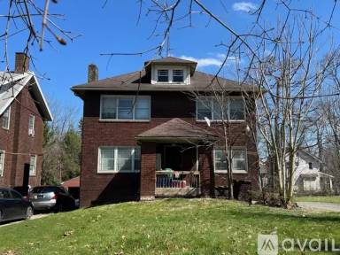 Main picture of 2115 Elm St