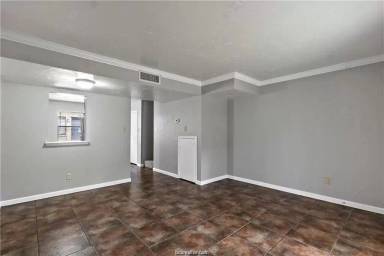 Main picture of 200 Lincoln Ave